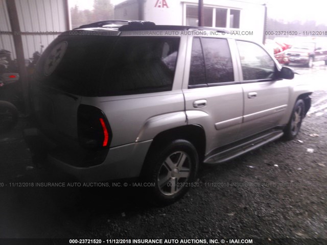 1GNDT13S342449220 - 2004 CHEVROLET TRAILBLAZER LS/LT SILVER photo 4