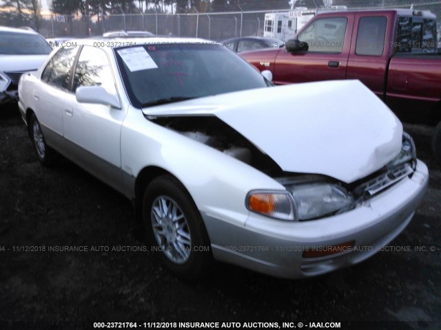 JT2BF12K0T0135438 - 1996 TOYOTA CAMRY LE/XLE/SE WHITE photo 1