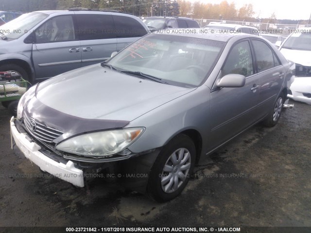 4T1BE32K55U973770 - 2005 TOYOTA CAMRY LE/XLE/SE SILVER photo 2