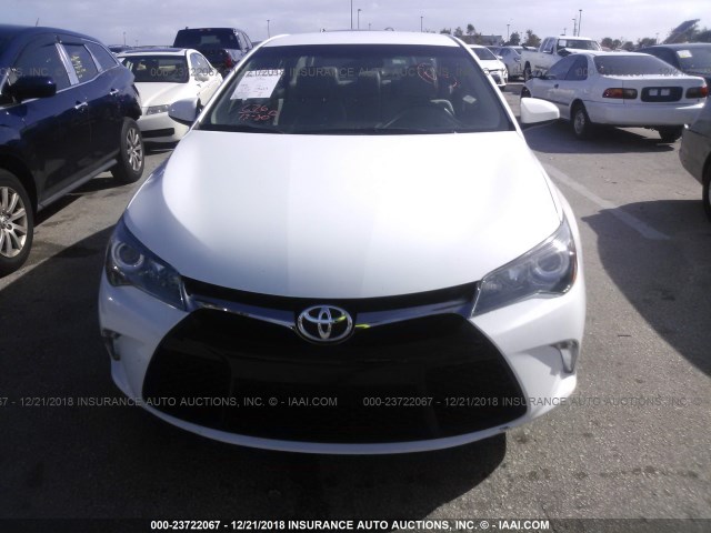 4T1BF1FK4HU687859 - 2017 TOYOTA CAMRY WHITE photo 6