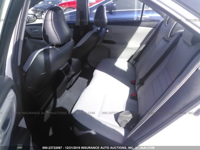 4T1BF1FK4HU687859 - 2017 TOYOTA CAMRY WHITE photo 8
