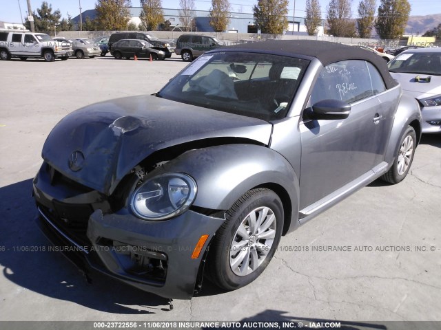 3VW5DAAT9JM511419 - 2018 VOLKSWAGEN BEETLE S/SE/COAST GRAY photo 2