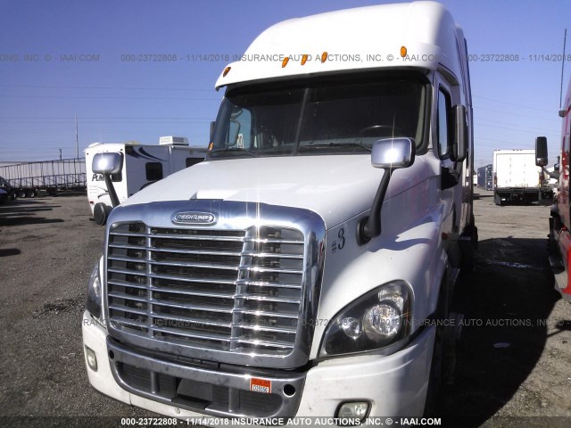 3AKJGLD69ESFR9499 - 2014 FREIGHTLINER CASCADIA 125  WHITE photo 2