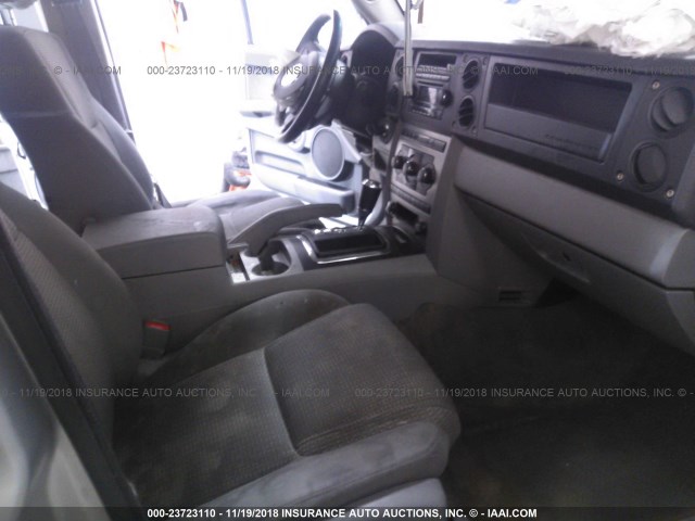 1J8HG48K17C633894 - 2007 JEEP COMMANDER SILVER photo 5