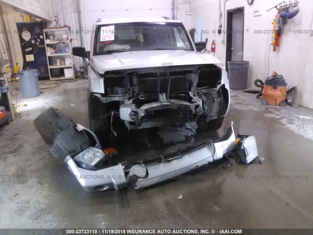 1J8HG48K17C633894 - 2007 JEEP COMMANDER SILVER photo 6