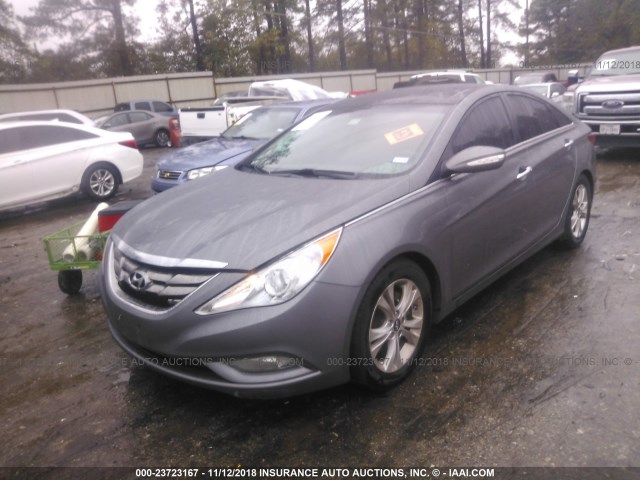 5NPEC4AC6DH554052 - 2013 HYUNDAI SONATA SE/LIMITED SILVER photo 2