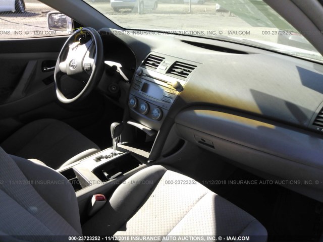 4T4BE46K88R017497 - 2008 TOYOTA CAMRY CE/LE/XLE/SE SILVER photo 5