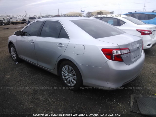 4T4BF1FK4DR283105 - 2013 TOYOTA CAMRY L/SE/LE/XLE SILVER photo 3