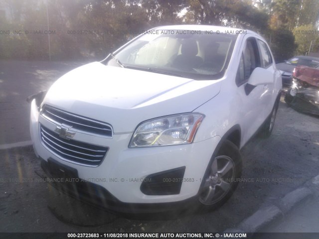 3GNCJPSB2FL218509 - 2015 CHEVROLET TRAX 1LS WHITE photo 2