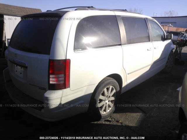 2A8HR54129R555830 - 2009 CHRYSLER TOWN & COUNTRY TOURING WHITE photo 4