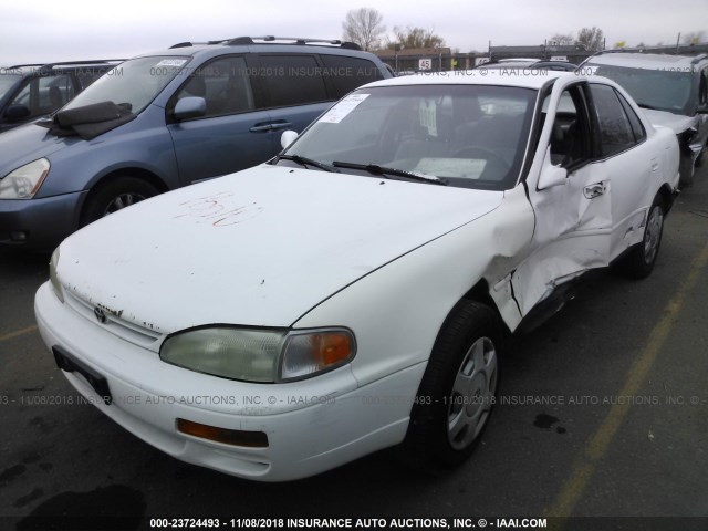 4T1BF12K1TU121804 - 1996 TOYOTA CAMRY LE/XLE/SE WHITE photo 2