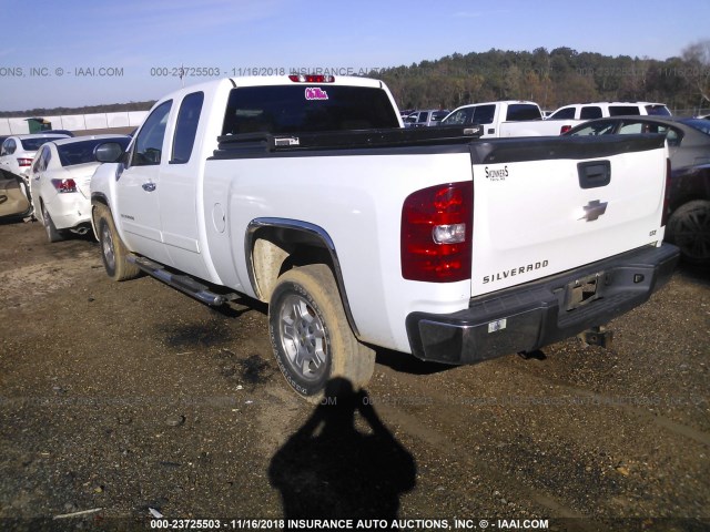 2GCEC19J671733294 - 2007 CHEVROLET SILVERADO C1500 WHITE photo 3