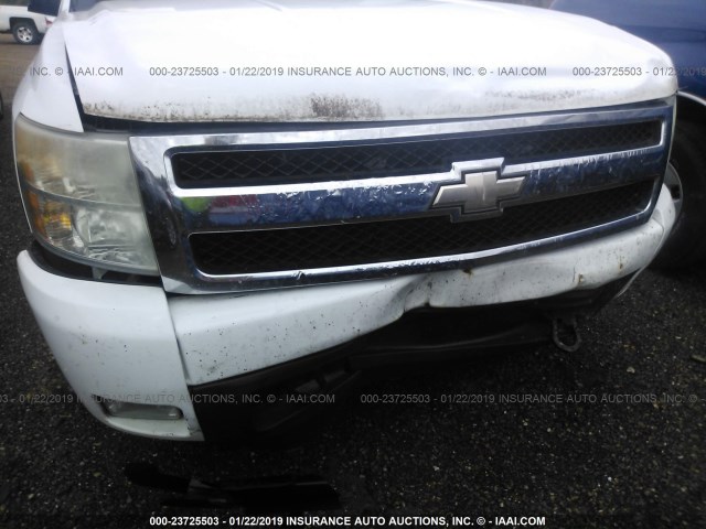 2GCEC19J671733294 - 2007 CHEVROLET SILVERADO C1500 WHITE photo 6