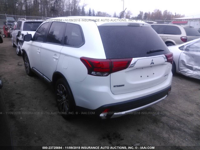 JA4AD3A38GZ013422 - 2016 MITSUBISHI OUTLANDER SE/SEL WHITE photo 3