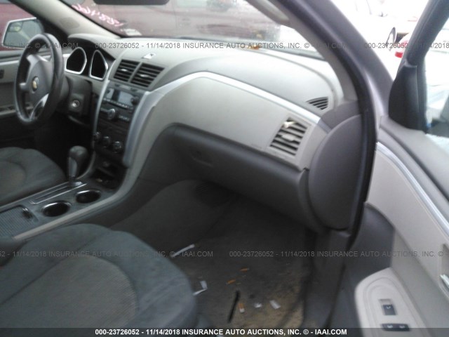 1GNKRGED8BJ188466 - 2011 CHEVROLET TRAVERSE LT SILVER photo 5