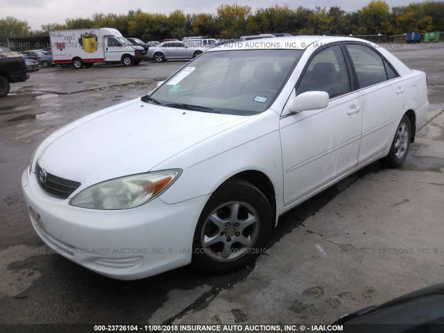 4T1BE32K62U090238 - 2002 TOYOTA CAMRY LE/XLE/SE WHITE photo 2