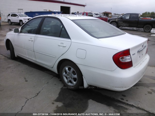 4T1BE32K62U090238 - 2002 TOYOTA CAMRY LE/XLE/SE WHITE photo 3