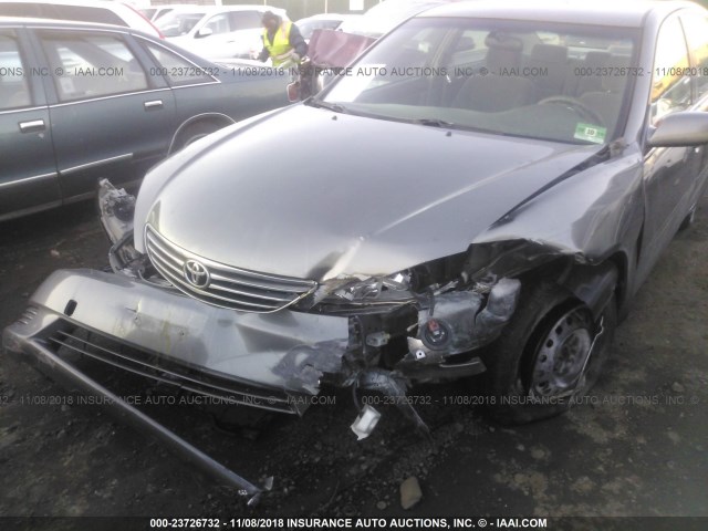 JTDBE32K863046032 - 2006 TOYOTA CAMRY LE/XLE GRAY photo 6