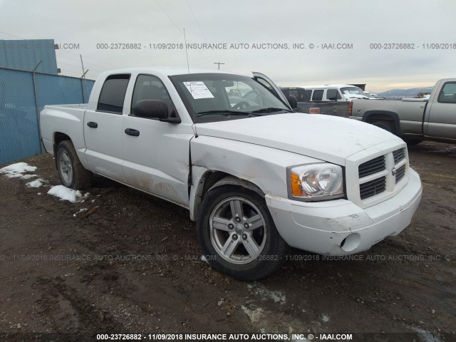 1D7HW48P27S210937 - 2007 DODGE DAKOTA QUAD SLT WHITE photo 1