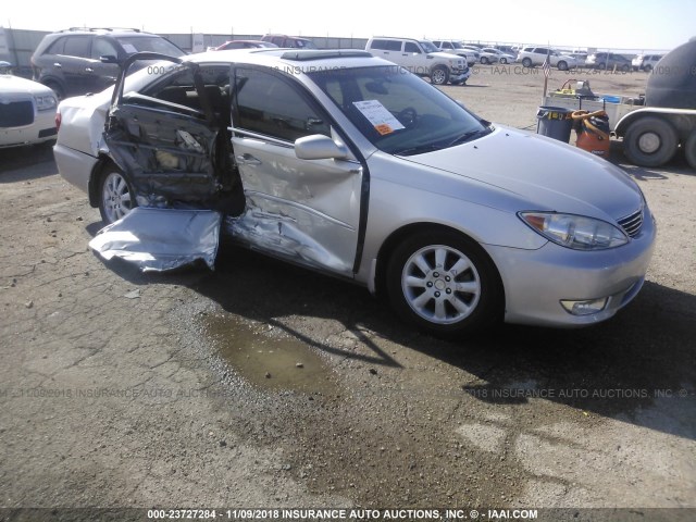 4T1BE32K25U596590 - 2005 TOYOTA CAMRY LE/XLE/SE SILVER photo 1