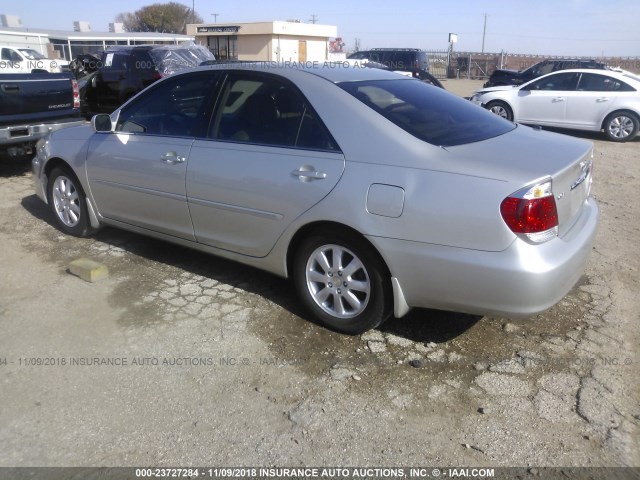 4T1BE32K25U596590 - 2005 TOYOTA CAMRY LE/XLE/SE SILVER photo 3