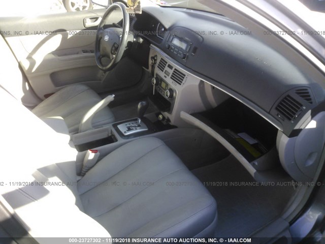 5NPEU46F26H034790 - 2006 HYUNDAI SONATA GLS/LX GRAY photo 5