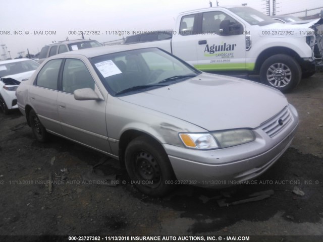4T1BG22K1WU831373 - 1998 TOYOTA CAMRY CE/LE/XLE 金色 照片 1