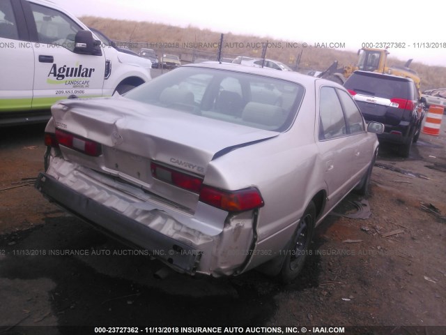 4T1BG22K1WU831373 - 1998 TOYOTA CAMRY CE/LE/XLE 金色 照片 4