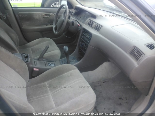 4T1BG22K1WU831373 - 1998 TOYOTA CAMRY CE/LE/XLE 金色 照片 5