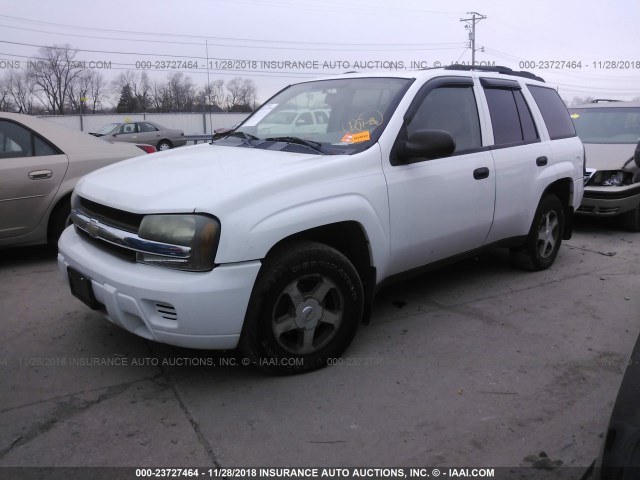 1GNDT13S462118469 - 2006 CHEVROLET TRAILBLAZER LS/LT WHITE photo 2