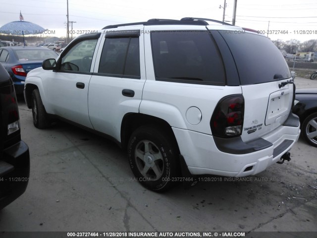 1GNDT13S462118469 - 2006 CHEVROLET TRAILBLAZER LS/LT WHITE photo 3