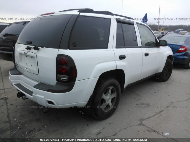 1GNDT13S462118469 - 2006 CHEVROLET TRAILBLAZER LS/LT WHITE photo 4