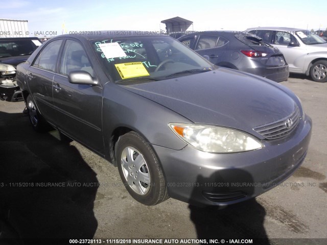 4T1BE32K15U973331 - 2005 TOYOTA CAMRY LE/XLE/SE GRAY photo 1