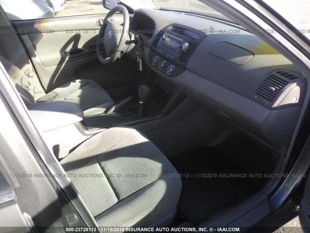 4T1BE32K15U973331 - 2005 TOYOTA CAMRY LE/XLE/SE GRAY photo 5