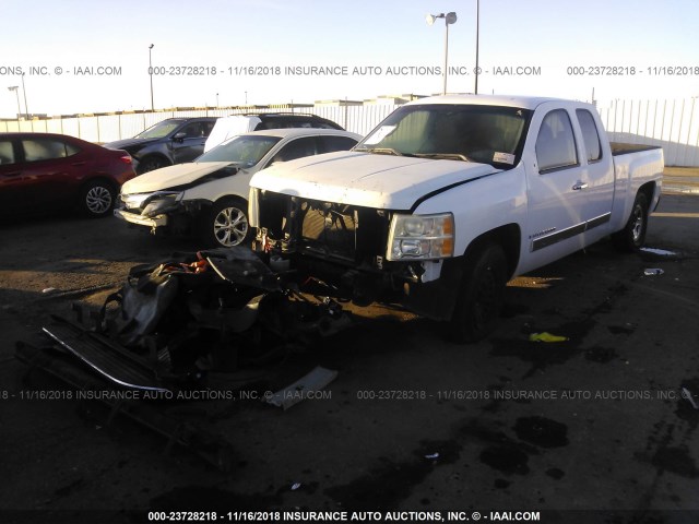 2GCEC19J481238898 - 2008 CHEVROLET SILVERADO C1500 WHITE photo 2