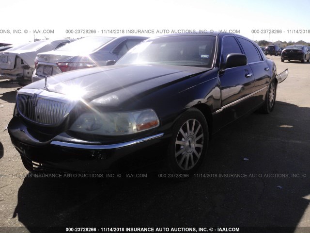 1LNHM81V97Y613628 - 2007 LINCOLN TOWN CAR SIGNATURE BLACK photo 2