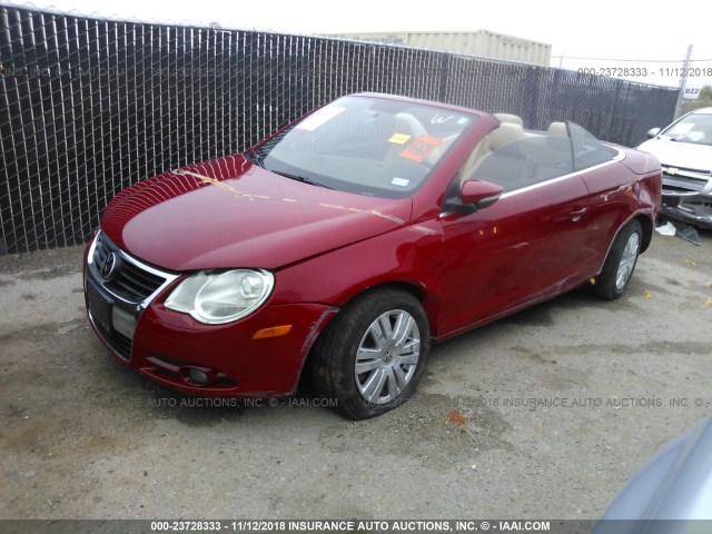 WVWAA7AH3AV017152 - 2010 VOLKSWAGEN EOS TURBO/KOMFORT RED photo 2