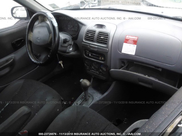 KMHCG45C11U256964 - 2001 HYUNDAI ACCENT GL GRAY photo 5