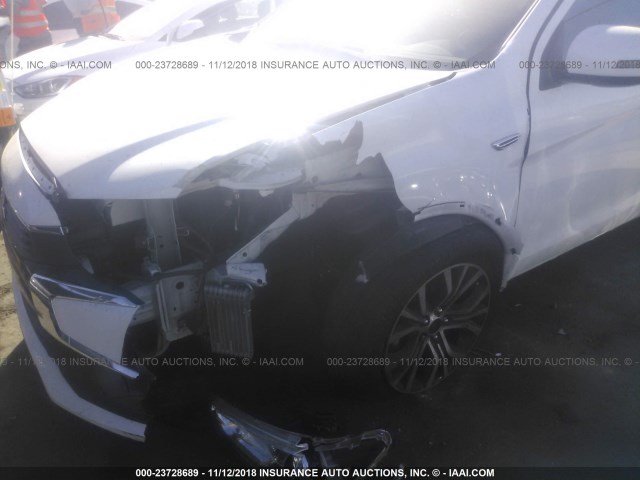 JA4AP3AU5HZ027506 - 2017 MITSUBISHI OUTLANDER SPORT ES/SE WHITE photo 6