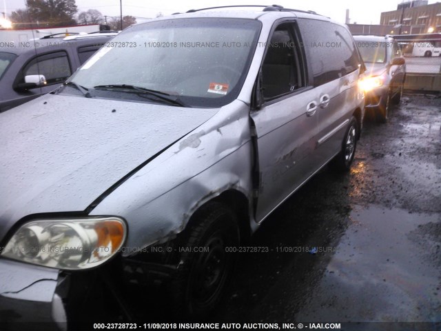 KNDUP131536467519 - 2003 KIA SEDONA EX/LX SILVER photo 6