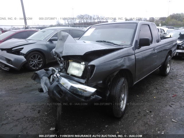 1N6DD26S0YC389353 - 2000 NISSAN FRONTIER KING CAB XE GRAY photo 2