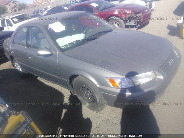 4T1BG22K8WU285395 - 1998 TOYOTA CAMRY CE/LE/XLE GRAY photo 1