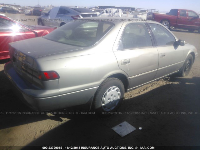 4T1BG22K8WU285395 - 1998 TOYOTA CAMRY CE/LE/XLE GRAY photo 4