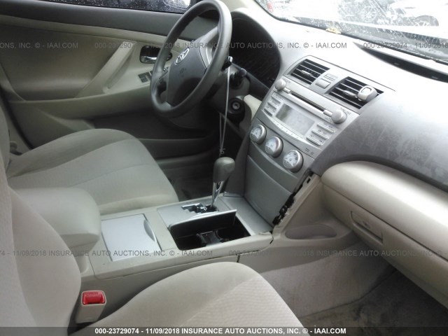 4T1BF3EK3AU013480 - 2010 TOYOTA CAMRY SE/LE/XLE GRAY photo 5