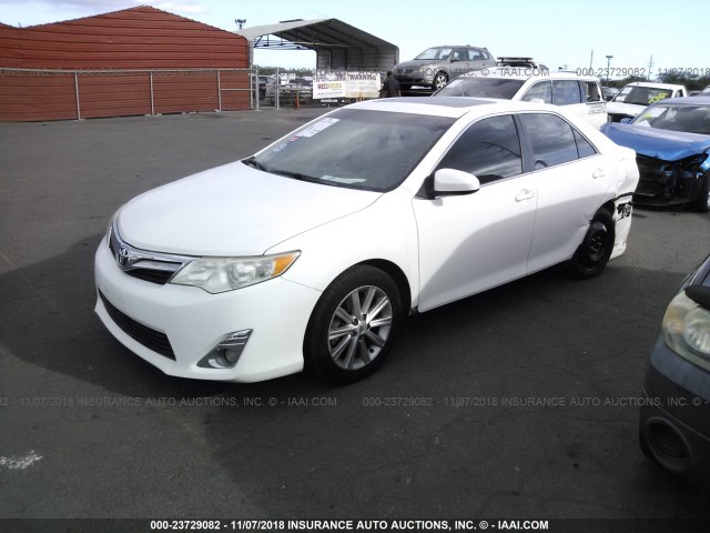 4T1BK1FK5EU543034 - 2014 TOYOTA CAMRY SE/XLE WHITE photo 2