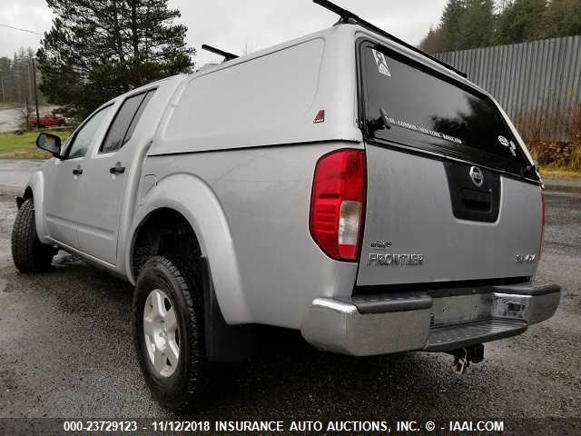 1N6AD07W88C425914 - 2008 NISSAN FRONTIER CREW CAB LE/SE/OFF ROAD SILVER photo 3