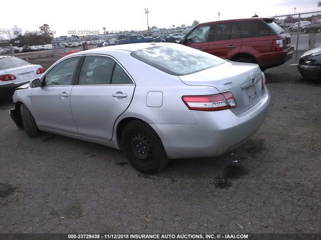 4T1BF3EK5AU012265 - 2010 TOYOTA CAMRY SE/LE/XLE GRAY photo 3