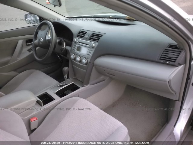 4T1BF3EK5AU012265 - 2010 TOYOTA CAMRY SE/LE/XLE GRAY photo 5