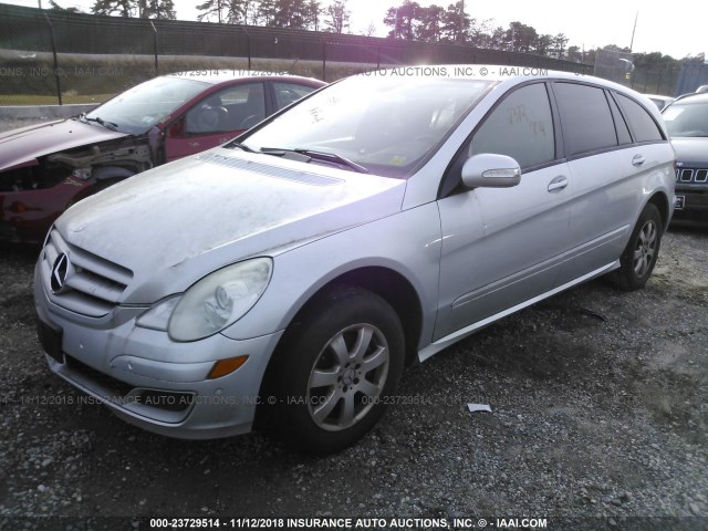 4JGCB65E26A030484 - 2006 MERCEDES-BENZ R 350 GRAY photo 2