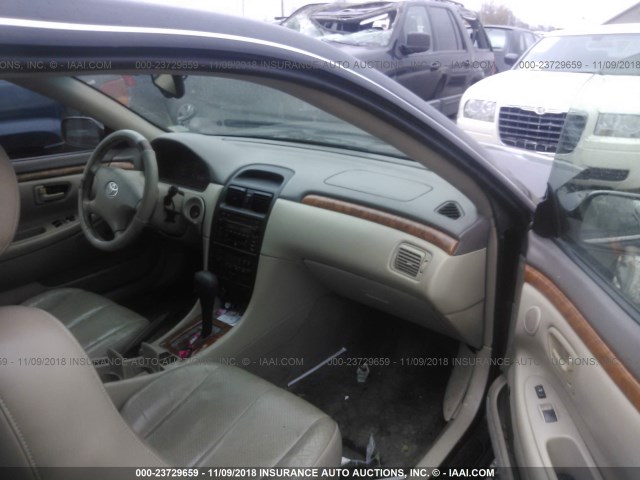 2T1CF28P13C605874 - 2003 TOYOTA CAMRY SOLARA SE/SLE შავი ფოტო 5